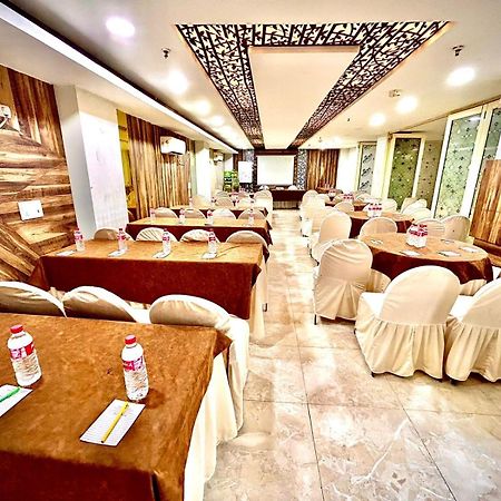 Hotel Spb 87 Near Karol Bagh Metro Station Delhi ภายนอก รูปภาพ