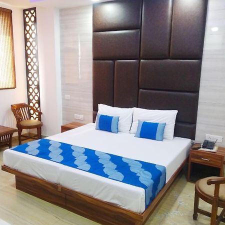 Hotel Spb 87 Near Karol Bagh Metro Station Delhi ภายนอก รูปภาพ
