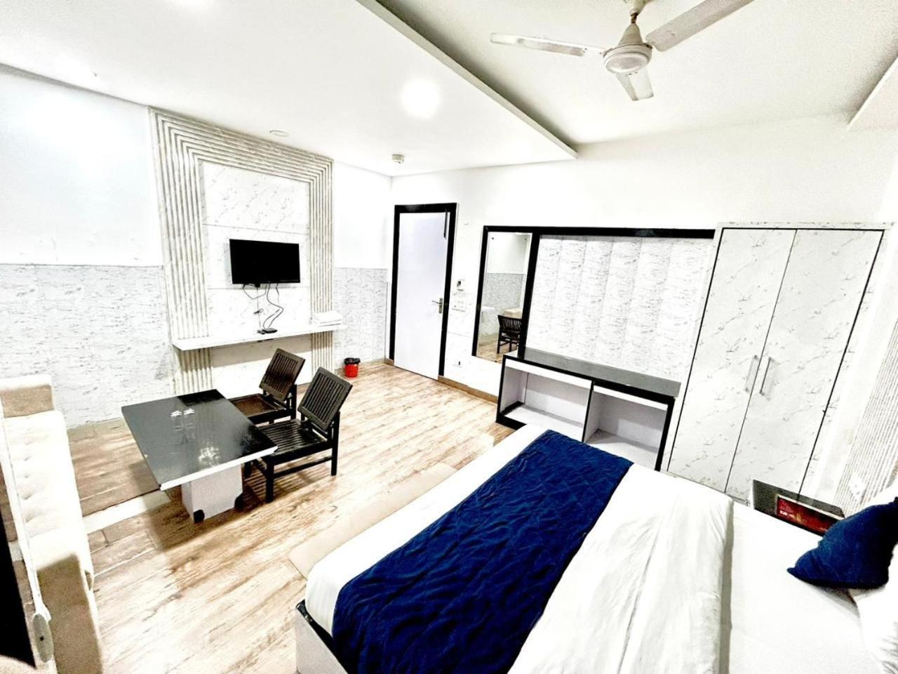 Hotel Spb 87 Near Karol Bagh Metro Station Delhi ภายนอก รูปภาพ