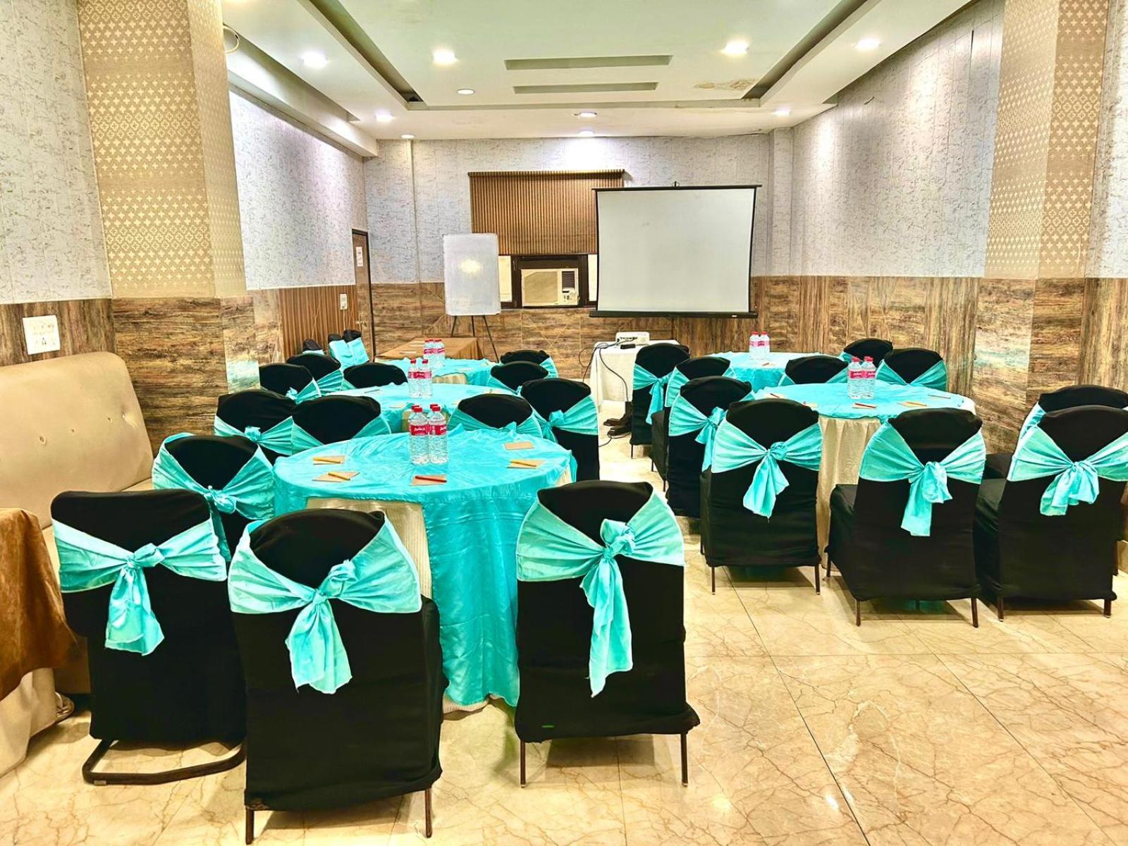 Hotel Spb 87 Near Karol Bagh Metro Station Delhi ภายนอก รูปภาพ