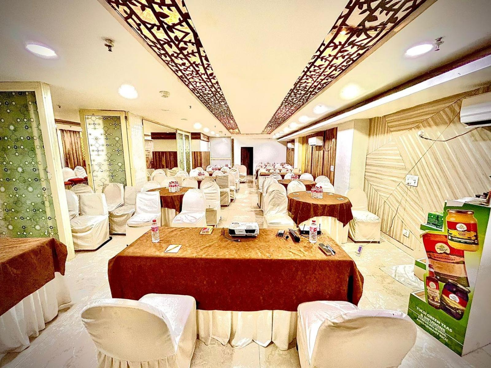 Hotel Spb 87 Near Karol Bagh Metro Station Delhi ภายนอก รูปภาพ