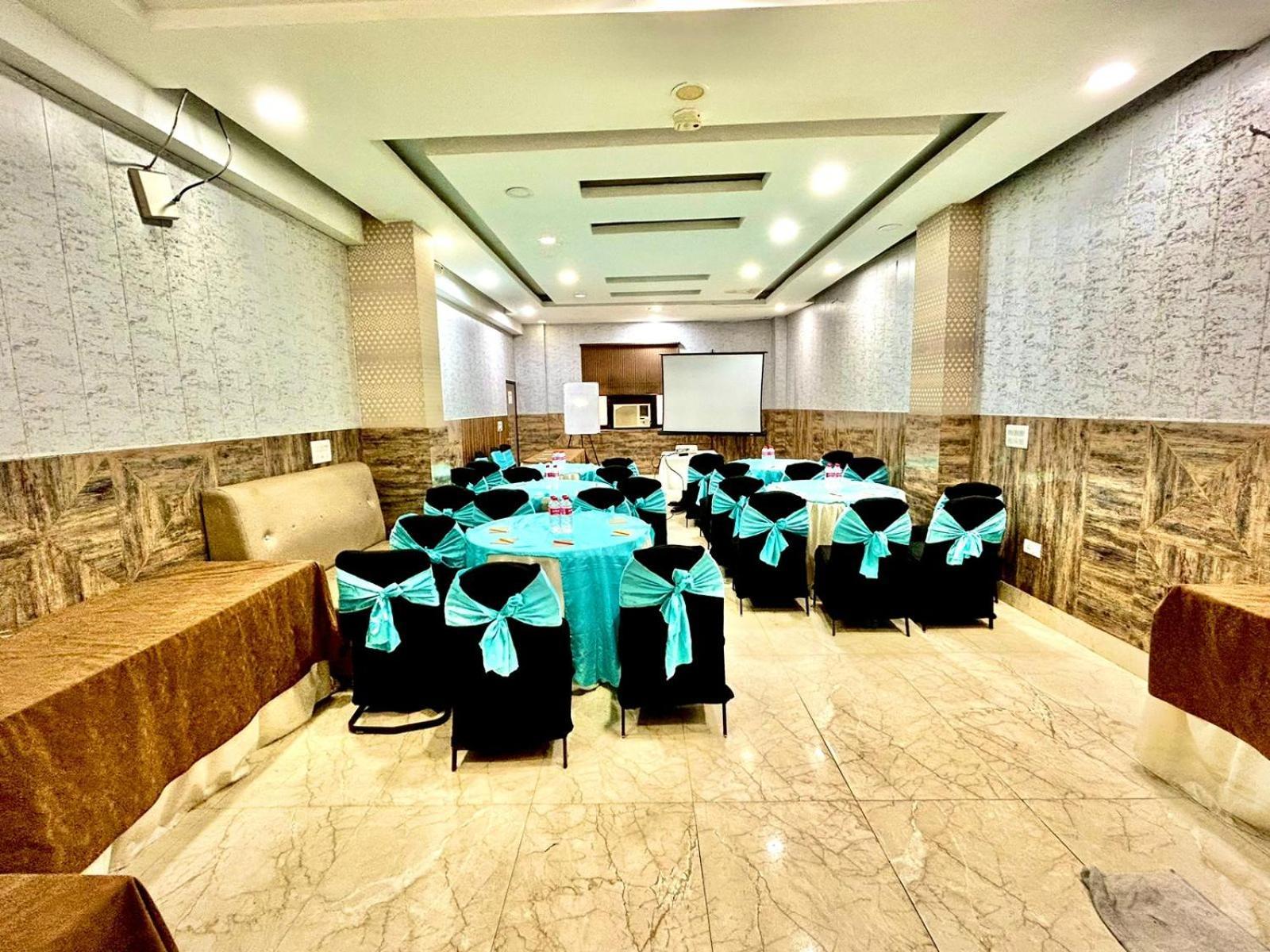 Hotel Spb 87 Near Karol Bagh Metro Station Delhi ภายนอก รูปภาพ