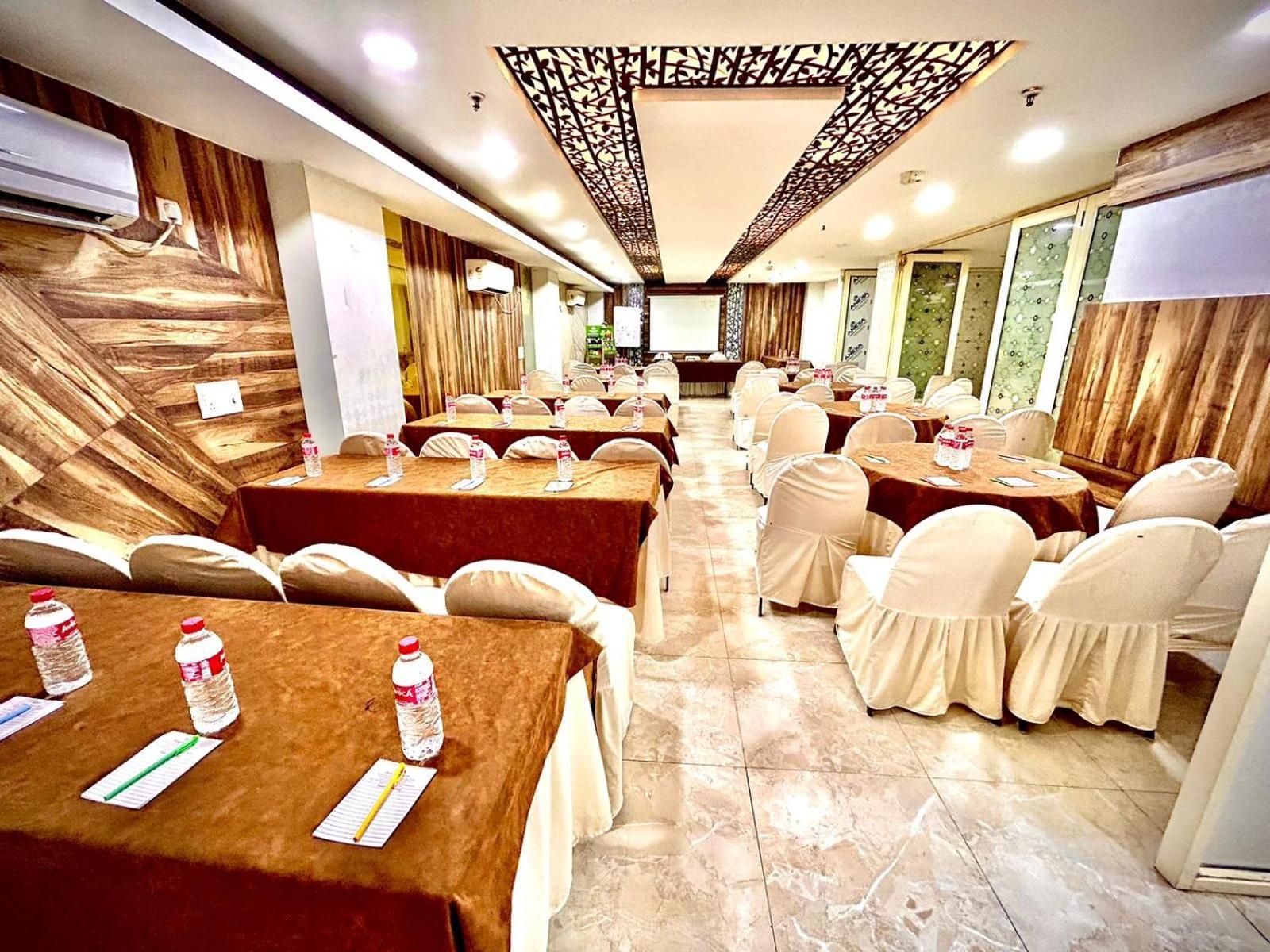 Hotel Spb 87 Near Karol Bagh Metro Station Delhi ภายนอก รูปภาพ