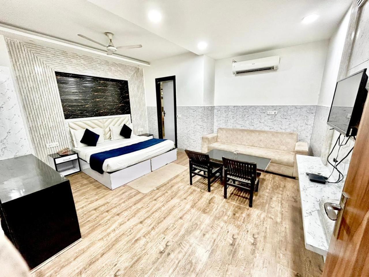 Hotel Spb 87 Near Karol Bagh Metro Station Delhi ภายนอก รูปภาพ