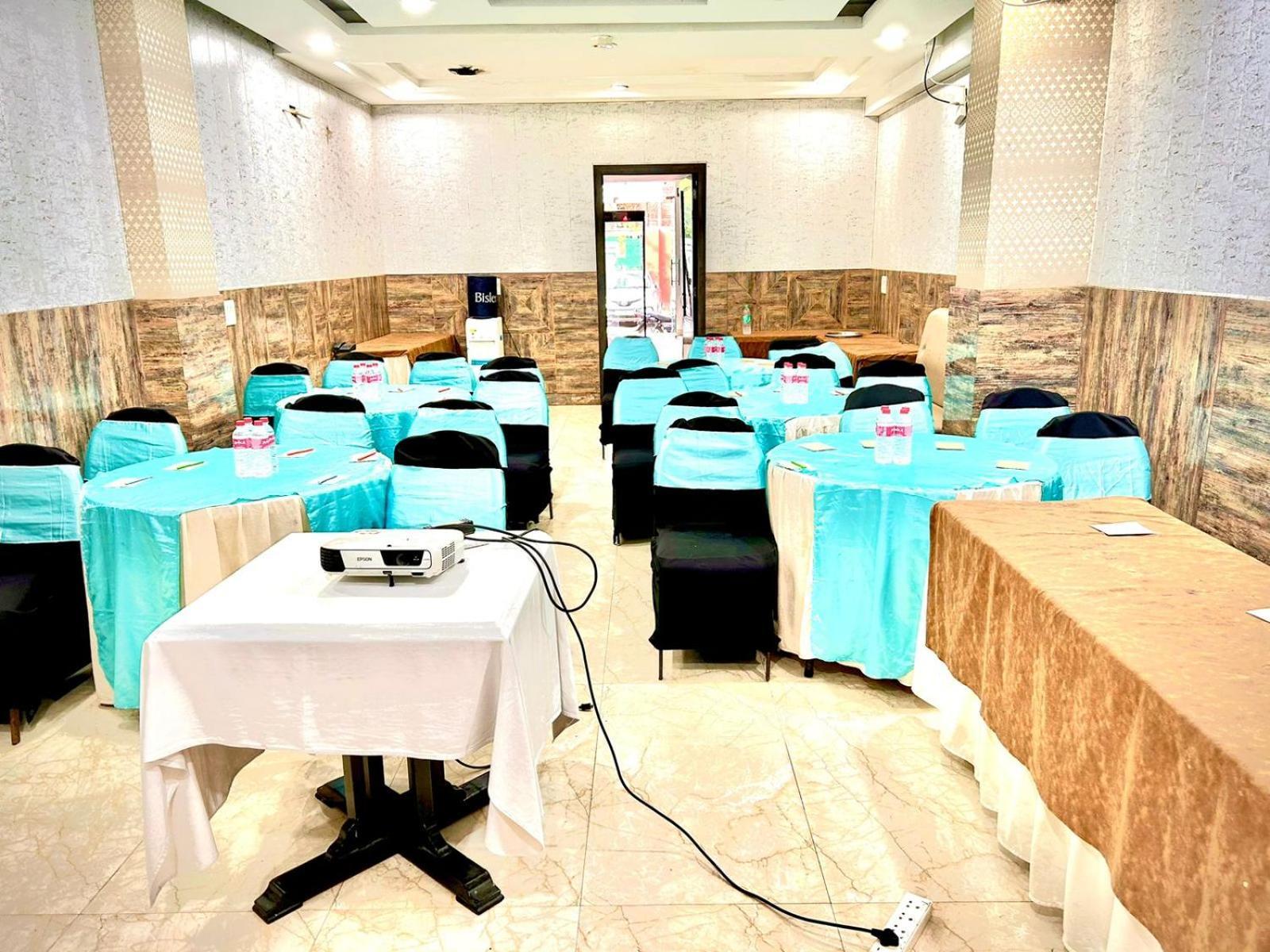 Hotel Spb 87 Near Karol Bagh Metro Station Delhi ภายนอก รูปภาพ