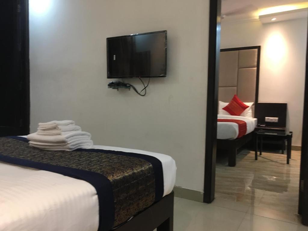 Hotel Spb 87 Near Karol Bagh Metro Station Delhi ภายนอก รูปภาพ