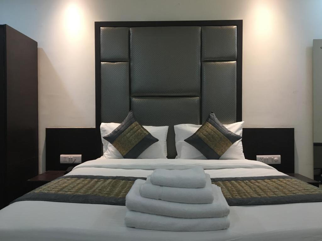 Hotel Spb 87 Near Karol Bagh Metro Station Delhi ภายนอก รูปภาพ