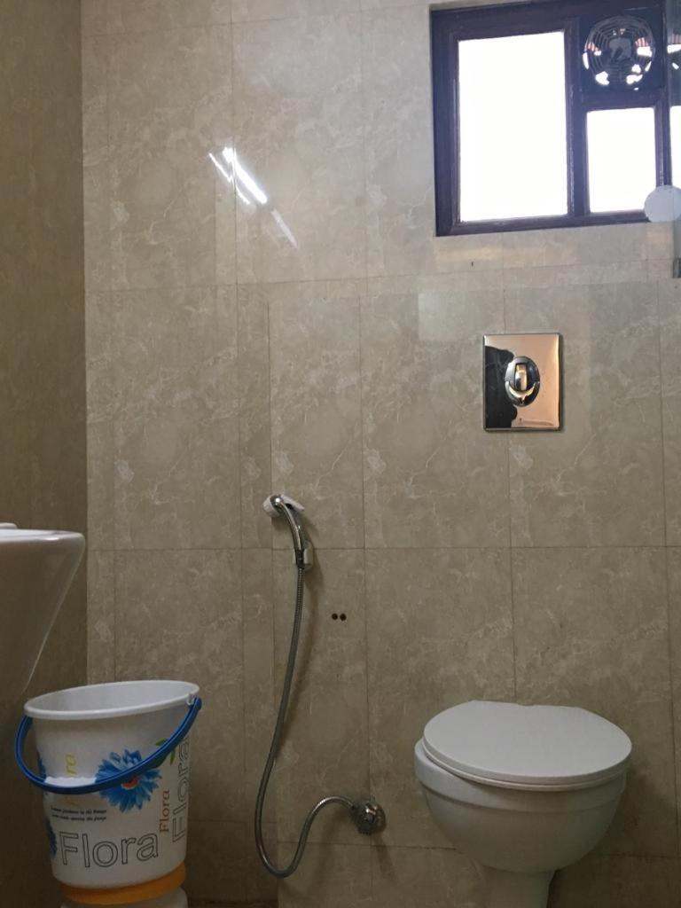 Hotel Spb 87 Near Karol Bagh Metro Station Delhi ภายนอก รูปภาพ