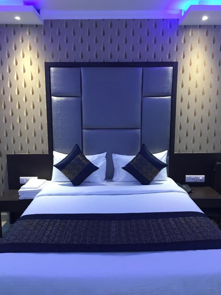 Hotel Spb 87 Near Karol Bagh Metro Station Delhi ภายนอก รูปภาพ