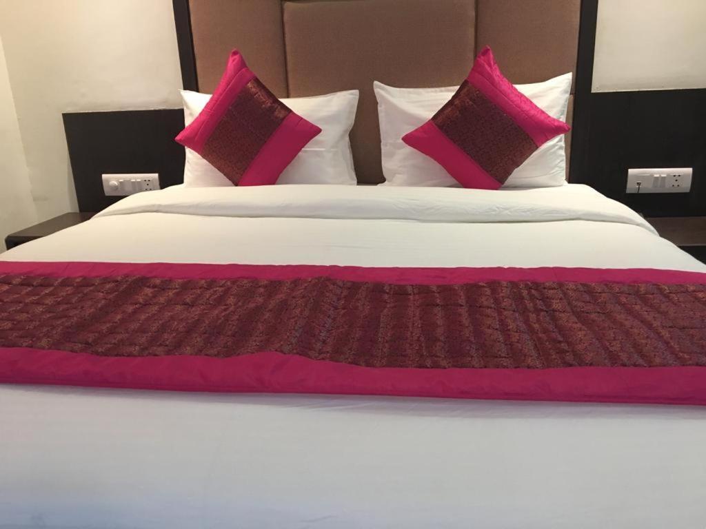 Hotel Spb 87 Near Karol Bagh Metro Station Delhi ภายนอก รูปภาพ