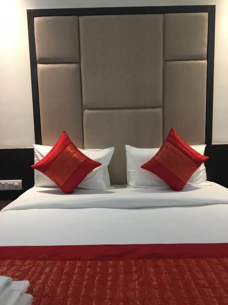 Hotel Spb 87 Near Karol Bagh Metro Station Delhi ภายนอก รูปภาพ