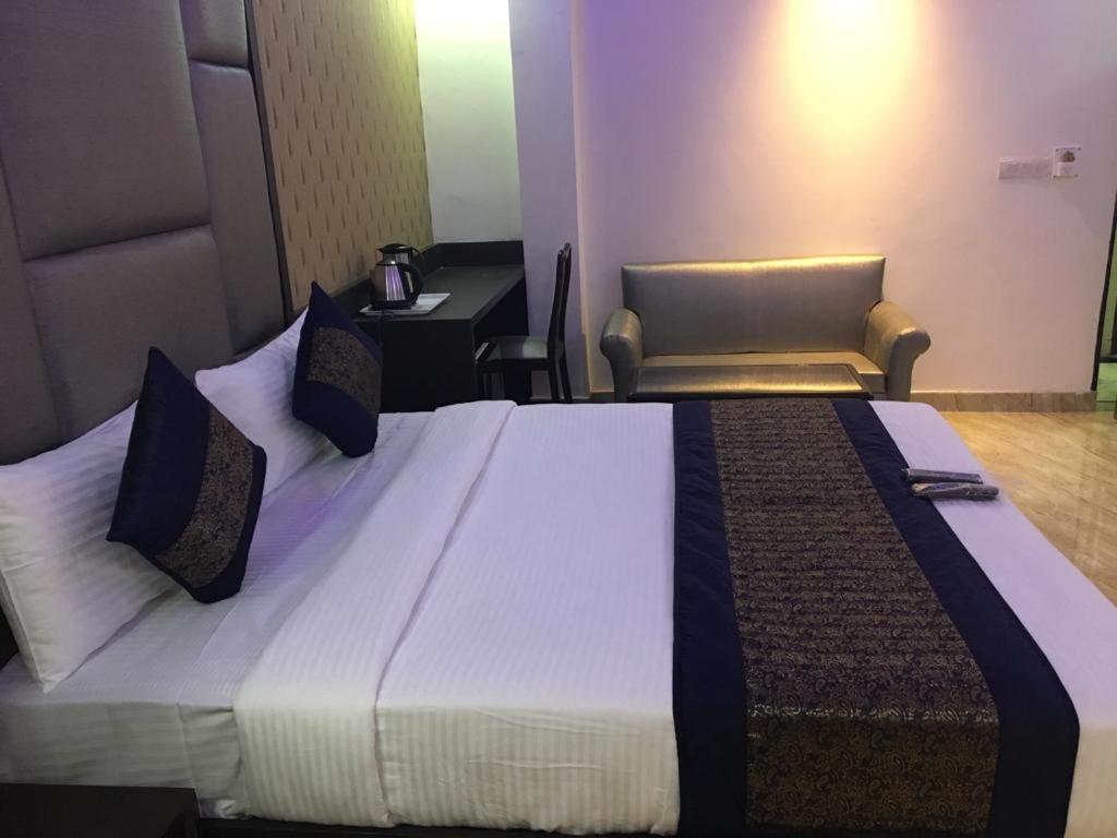 Hotel Spb 87 Near Karol Bagh Metro Station Delhi ภายนอก รูปภาพ