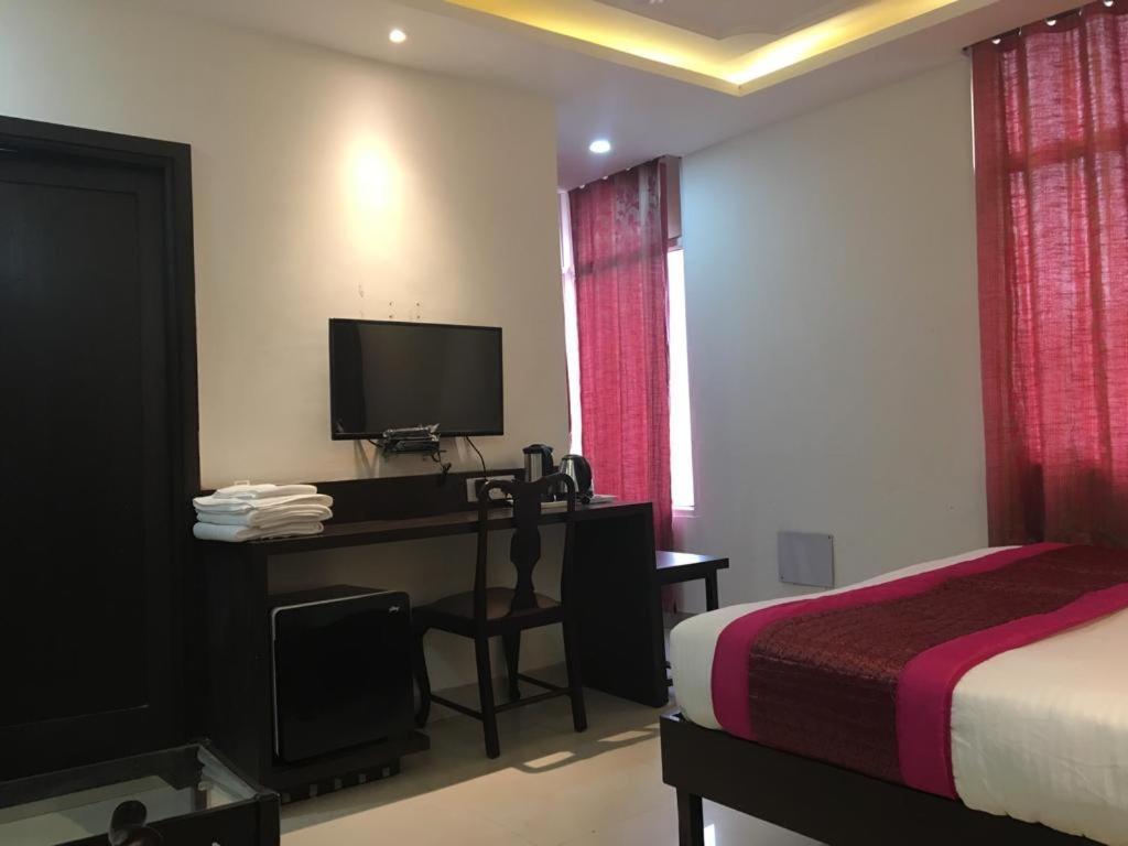 Hotel Spb 87 Near Karol Bagh Metro Station Delhi ภายนอก รูปภาพ