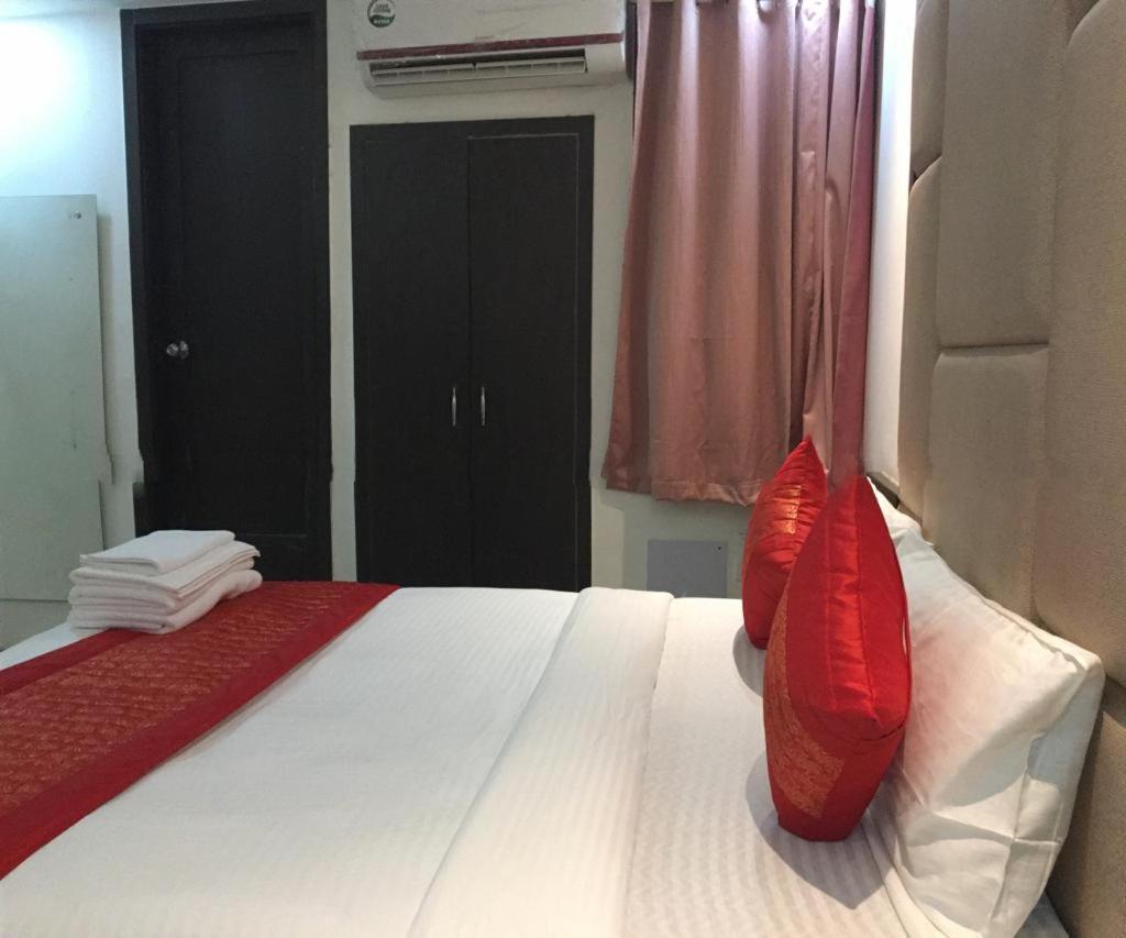 Hotel Spb 87 Near Karol Bagh Metro Station Delhi ภายนอก รูปภาพ