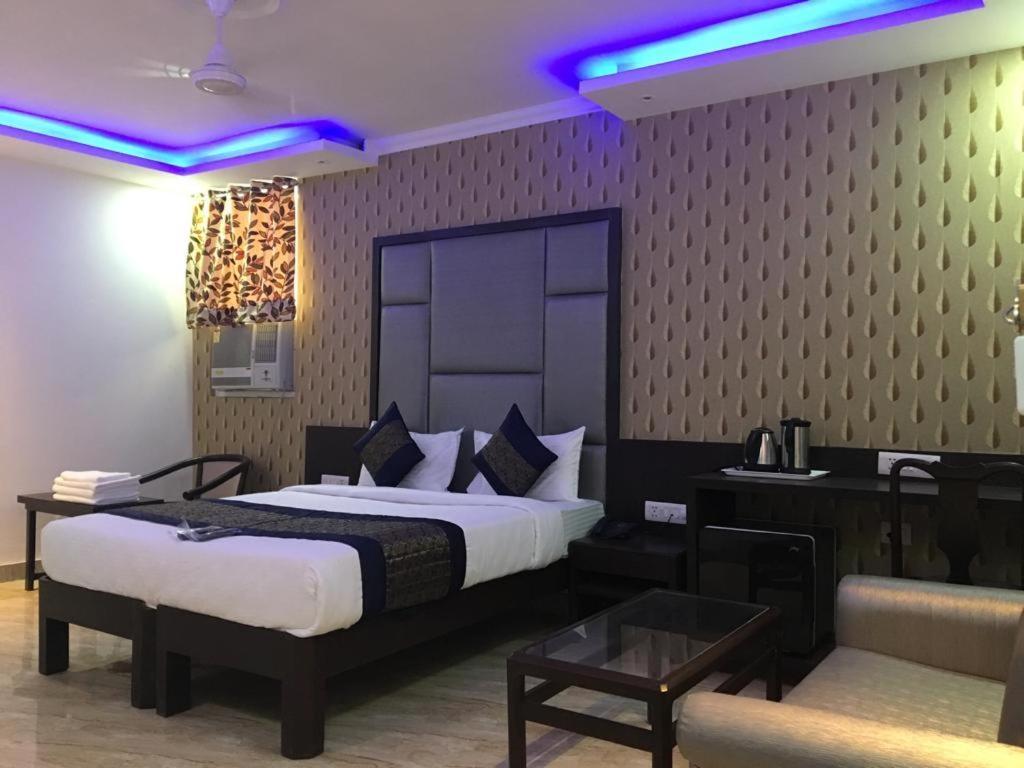 Hotel Spb 87 Near Karol Bagh Metro Station Delhi ภายนอก รูปภาพ