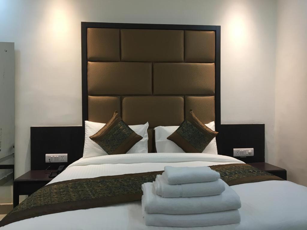 Hotel Spb 87 Near Karol Bagh Metro Station Delhi ภายนอก รูปภาพ