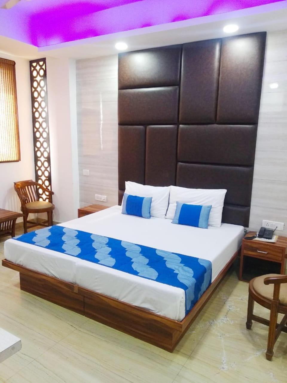 Hotel Spb 87 Near Karol Bagh Metro Station Delhi ภายนอก รูปภาพ